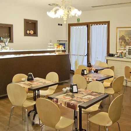 Hotel Leon Bianco Adria